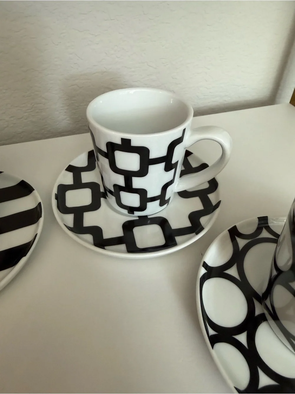 VTG Crate & Barrel Geometric Black White Espresso Cups Saucers Set